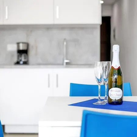 In Torres Del Sol Griffin Near The * ארונה