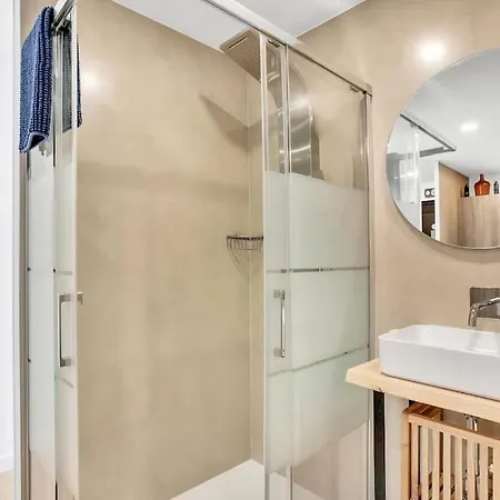 In Torres Del Sol Griffin Near The