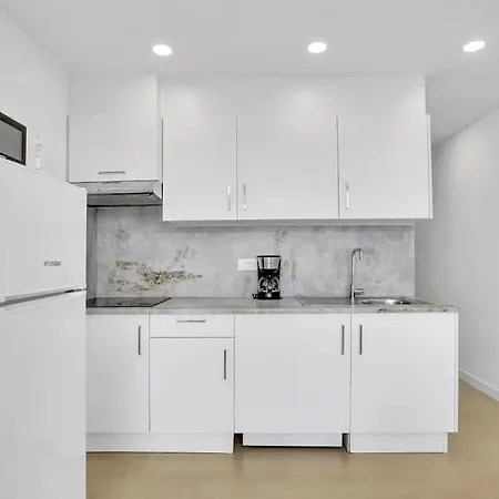 In Torres Del Sol Griffin Near The דירה ארונה