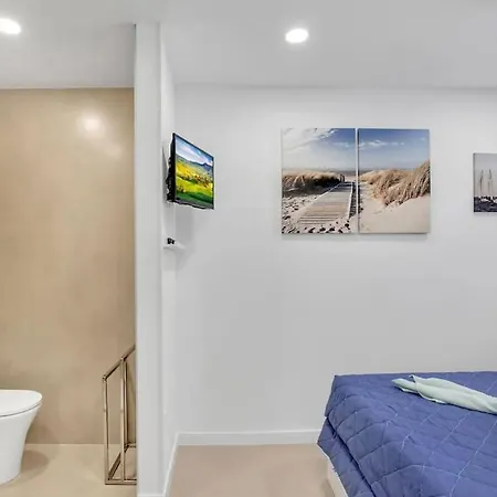 In Torres Del Sol Griffin Near The