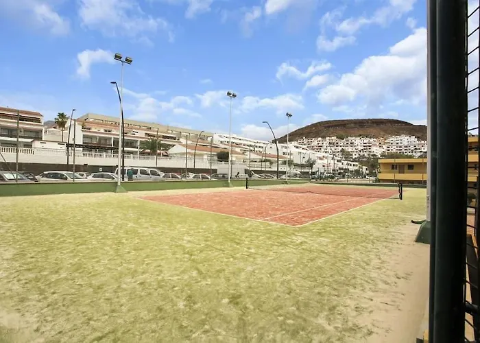 In Torres Del Sol Griffin Near The أرونا