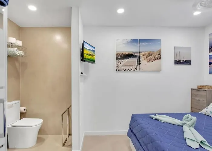 In Torres Del Sol Griffin Near The