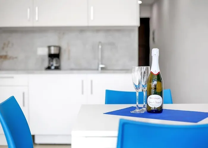 In Torres Del Sol Griffin Near The * 阿罗纳