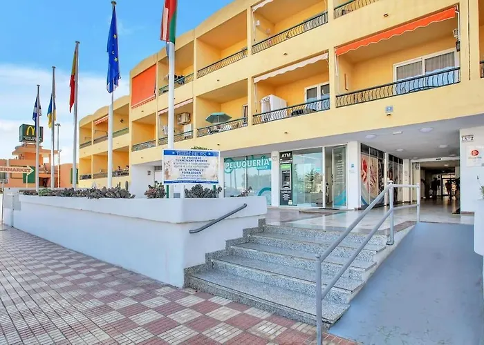 In Torres Del Sol Griffin Near The * 阿罗纳