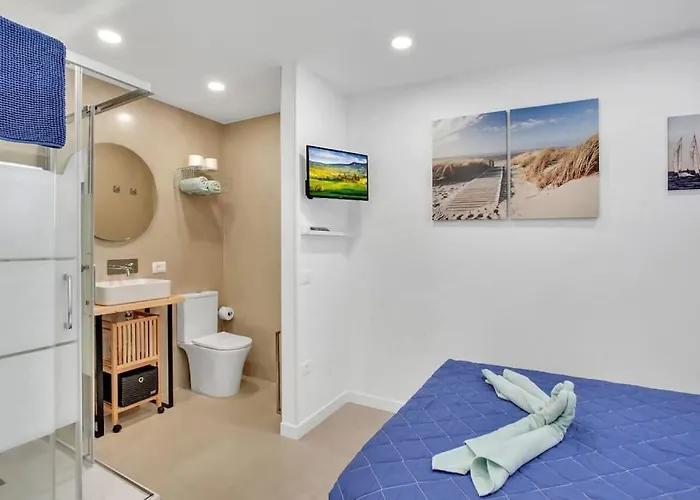 In Torres Del Sol Griffin Near The